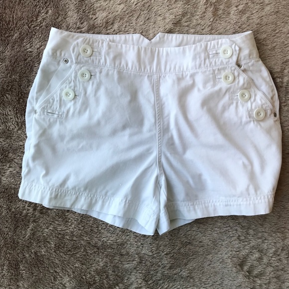 Dress Barn white sailor 3” inseam shorts Sz 4 buttons - Picture 2 of 7
